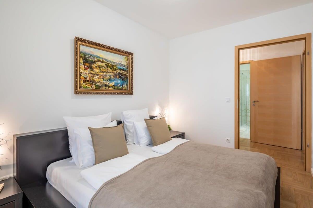 Homey Apartment With Ac And Balcony Budapest Exterior photo