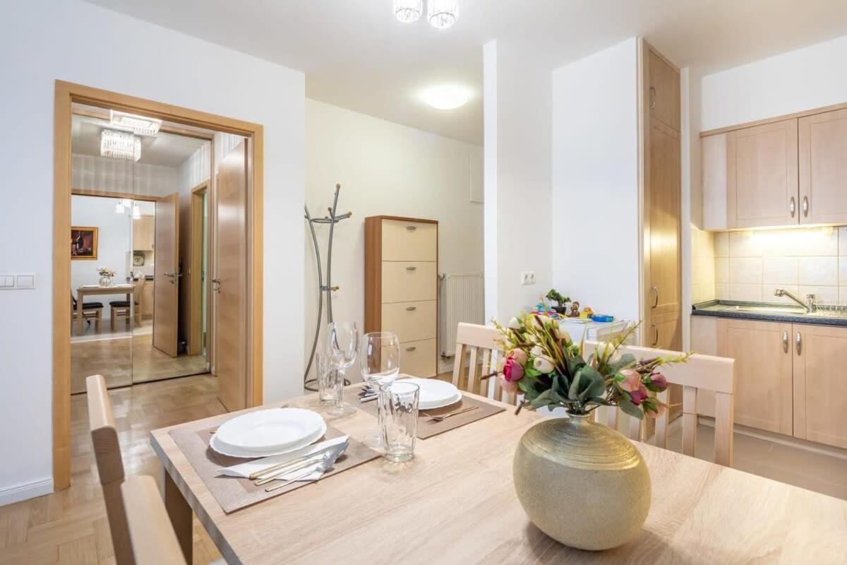 Homey Apartment With Ac And Balcony Budapest Exterior photo